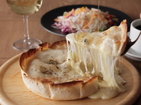 [All-you-can-drink included] Thick-cut rib-eye steak with cheese and raw honey cart - a highly satisfying premium plan