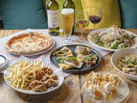 週六、週日、假日【兩國露台標準派對方案】120分鐘無限暢飲（含提前30分鐘點單），包括從開胃菜到義大利麵到主菜的5種菜餚+2種生啤酒可以自己倒酒，也可以倒6種桶子裝酒！