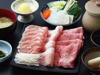 【特选套餐】“银座套餐”，含一杯饮品。涮涮锅老饕推荐！享用A5级日本黑毛牛肋排，以及您自选的另外两种肉类！品味奢华风味和丰富口感。