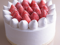 8号（24cm）ストロベリーショートケーキ（10～12名さま向け）　￥19,800（税金込・サービス料金別）