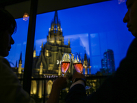 【平日カクテルタイム限定】～ワインやビールなど～飲み放題付きアフタヌーンティー（21時30分閉店）