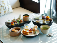 Afternoon Tea "Stones" with a glass of Champagne