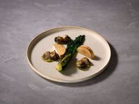 【平日】11：30より入店可　赤白ワイン付+前菜ブッフェ+選べるメインで楽しむモダンランチ(￥4.900)