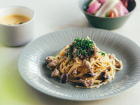 サルシッチャとマッシュルームのパスタ　ランチサラダ・スープ付き