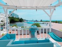 Villa 4 person seats (required)
