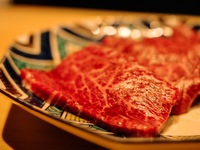 【醇厚烤肉套餐】使用和牛界的皇室「傳說中的純種但馬牛」等嚴選頂級和牛的經典烤肉套餐。