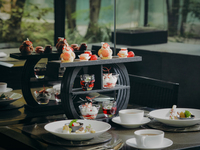 ストロベリー フォレ デセール + 【手土産】アマン東京オリジナル チョコレート 2個入りセット