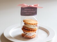 Strawberry butter sandwich cookies