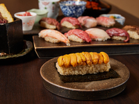 [Includes sea urchin dog] 10 pieces of Wagyu beef and seafood nigiri + 5 special dishes course