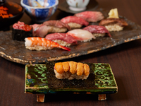 [Specialty sea urchin hotdog included] Assortment of 10 pieces of seasonal seafood and carefully selected Japanese beef sushi