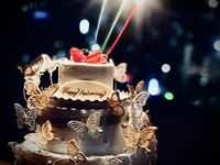 《ふたりをつなぐ“蝶番(ちょうつがひ)”の想いを込めた》記念日ケーキ＜バタフライブーケ＞付き｜黒毛和牛＆雲丹、鮑&たら白子&本ズワイ蟹の釜飯など全12種　プレミアム記念日ディナーコース　プレゼント預かり特典付き！