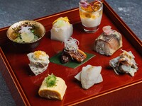 [Japanese-Western fusion lunch] 9 appetizers, a main dish, and 4 dishes including a pastry chef's special dessert