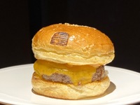 [Limited Edition] 100% Kobe beef SmokeHouse Cheese Burger