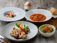 [Lunch] "Grilled Lunch" A delightful main dish featuring two flavors: seafood and meat! + 90 minutes all-you-can-drink 