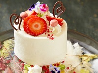 Anniversary whole cake with message ¥2,500 (excluding tax)