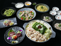 ★黒毛和牛 博多もつ鍋＆九州料理 満載★【２時間飲み放題付】「満福コース」（全8品）