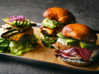 [Friday and Saturday Only] Premium Burger with a Glass of Champagne