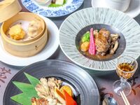 ■ 2名様よりホール席｜税込10,000円 ・2時間飲み放題付き ｜銘々盛り｜サービス料・チャージ料0円