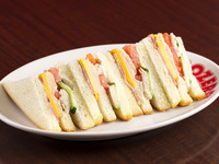 CLUBHOUSE SANDWICH