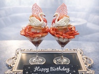 お祝いプレートプラン【メッセージプレートご用意/30文字までOK】お誕生日や記念日・大切な人への感謝を伝えるのも◎推しのお祝いにも◆各パフェの料金＋プレート料金1100円◆　(写真はイメージです)