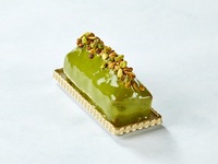 ピスタチオとラズベリーのムース