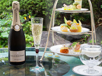 Melon afternoon tea + glass of champagne