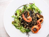 糸満産イカ墨のペスカトーレ + ハーフビュッフェ