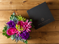 ◆テイクアウトスイーツと一緒にご注文ください◆　スクエアBOXフラワーアレンジ（フラワーアレンジメントB） ＜オンライン／CC事前決済＞