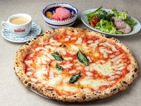 Weekday only! Lunch course - Assorted appetizers, pizza, and 3 dessert dishes -