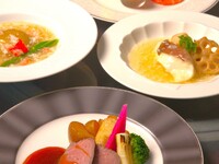 ■8名様より大円卓個室確約｜税込13,000円・2時間飲み放題付き｜銘々盛り｜サービス料・室料０円