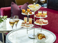 ［16:00 / 16:30］Deluxe Peach Afternoon tea with Conrad Bear
