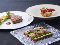 【～9/30・オンライン予約限定】 メインディッシュに国産牛頬肉の煮込みと夏季限定メロンパフェを楽しむ 4品ディナーコース ドリンク1杯付き 