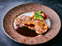 [Japanese, Western, and Chinese Select Dinner Set] Sirloin steak set