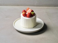 【イートイン】プレミアムストロベリーショートケーキ