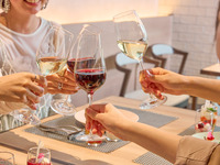 6/7～《前日までのご予約限定料金》【13:30スタート限定　3種ワインフリードリンク＆限定サービス！】ランチビュッフェ［100分］