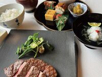 Japanese seasonal kaiseki (table seating)