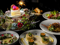 [Rich Birthday Course] Anniversary plan with flower wreath cake and birthstone cocktail for your loved one