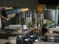 【ディナー限定】フリーフローを愉しむ　❝ Cheers O’clock(チアーズ オクロック) ❞   