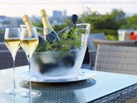 [1F Garden Lounge Area/Chairs] Children under 3 years old