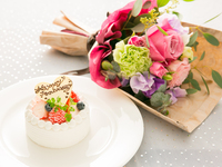 【お誕生日や記念日に】乾杯酒・花束・ホールケーキ付