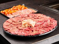 Standard course (11 dishes, 13 items in total): Our recommended plan includes grilled sukiyaki, choice of yukhoe, thick-sliced tongue, thick-sliced skirt steak, WASABI kalbi, lean fillet, lamb, and rice with raw egg for the final dish, as well as dessert.