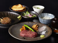 黒毛和牛赤身ステーキ＆ハンバーグランチ　5,500円