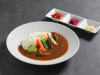 Summer vegetable curry (with maitake mushrooms)