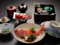 静岡膳 〈 金目鯛煮付 と 鮪刺身 〉