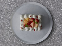 季節のショートケーキ 桃 四角型 4名様分【 ¥4,300円(税別) 】