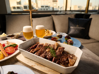Dinner TerracePlan【黒牛リブロースステーキプラン✖飲み放題】黒牛のステーキと季節野菜のグリル、タパス盛り合わせなどのテラスプラン　全5皿
