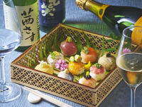 Temari sushi with champagne and sake pairing set