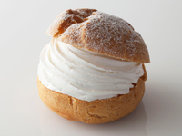 新和三盆シュークリーム1個　￥961（税込）