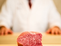 数量限定！【 「裏」 ヒレ尽くしコース】10周年を迎える西麻布けんしろうが、未体験のヒレ部位毎の食べ比べを実現！ヒレの部位食べ比べできるのはこのコースだけ。