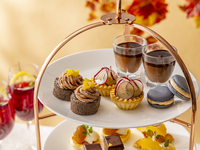 【休日】オータムアフタヌーンティー”Les feuilles d'automne”＋限定カクテル1杯付き